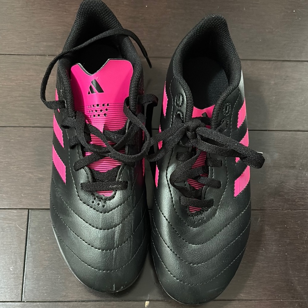 Adidas Black and Pink Sneakers Modern Athletic Design